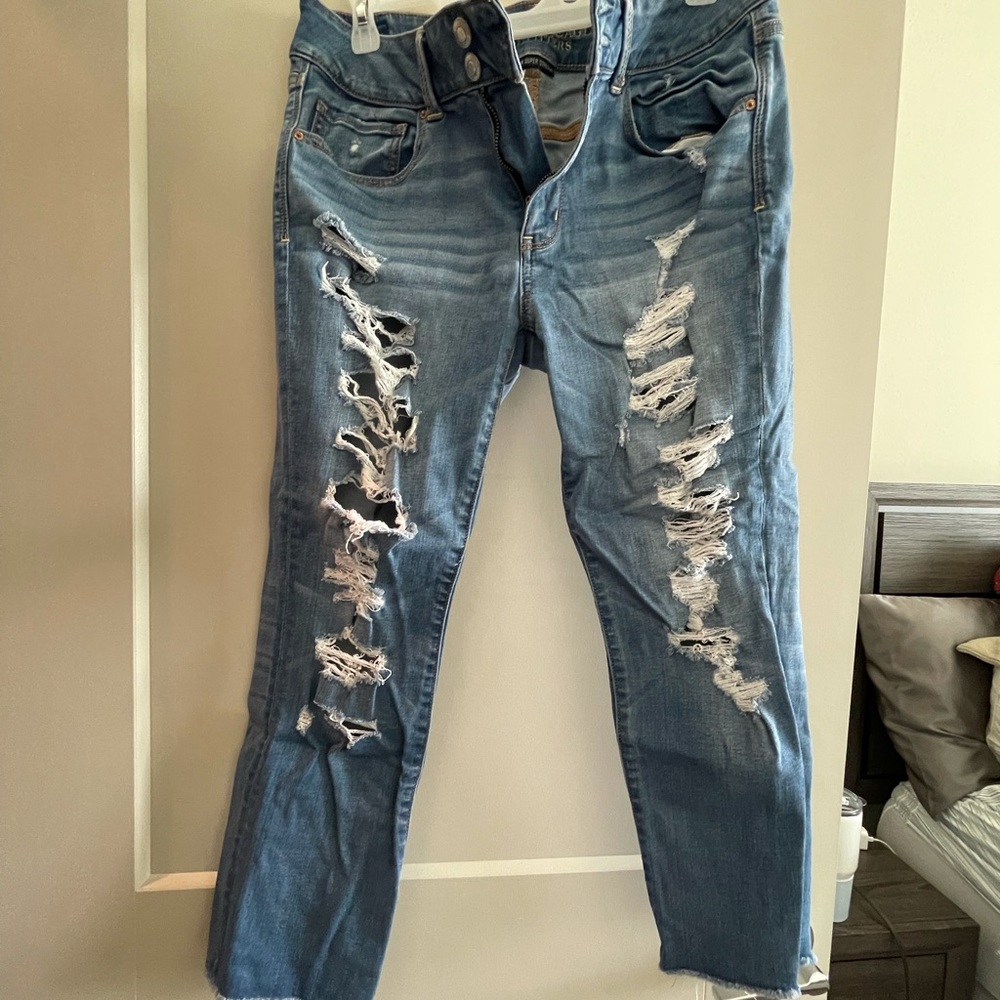 WOMEN’S American Eagle Ripped Artist Crop Jeans